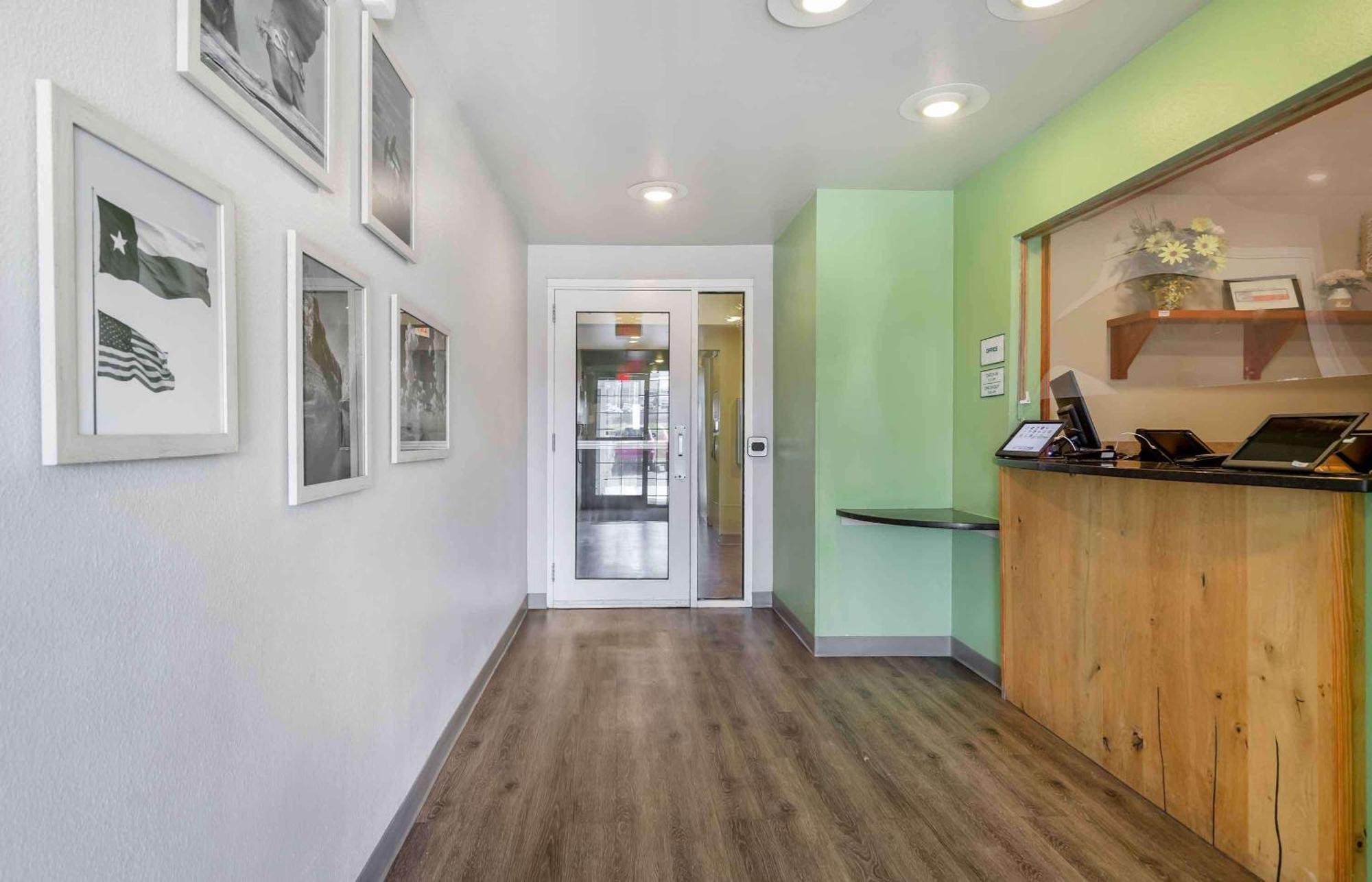 Extended Stay America Select Suites - Ларедо Екстериор снимка